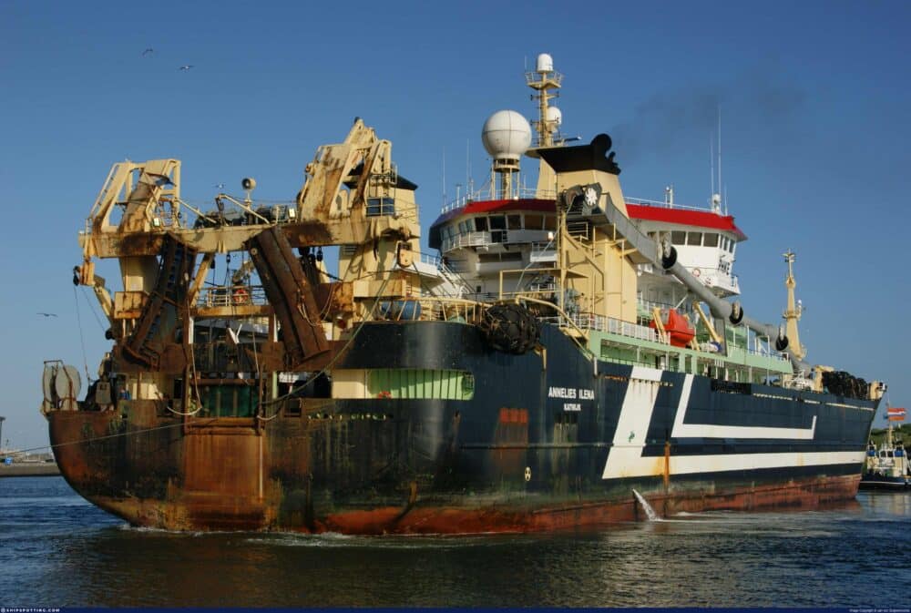 L Annelis Ilena Plus Grand Chalutier Du Monde Arrive En France