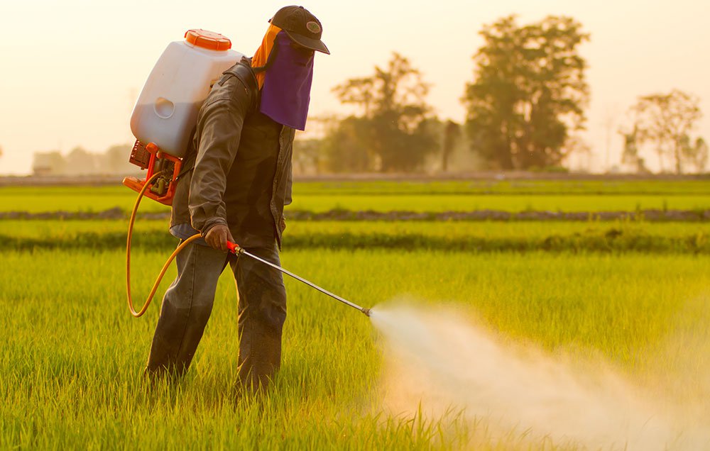 spraying-agrochemicals-pesticides-1000