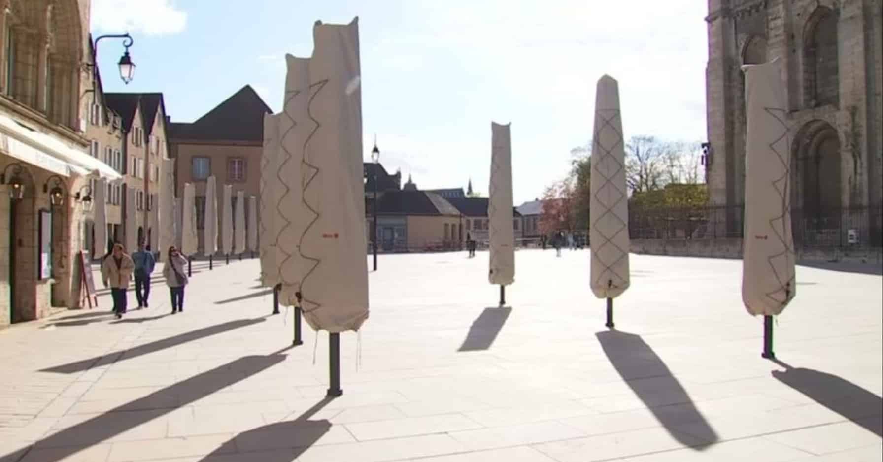 A Chartres, des parasols à 300 000 euros ont remplacé les arbres