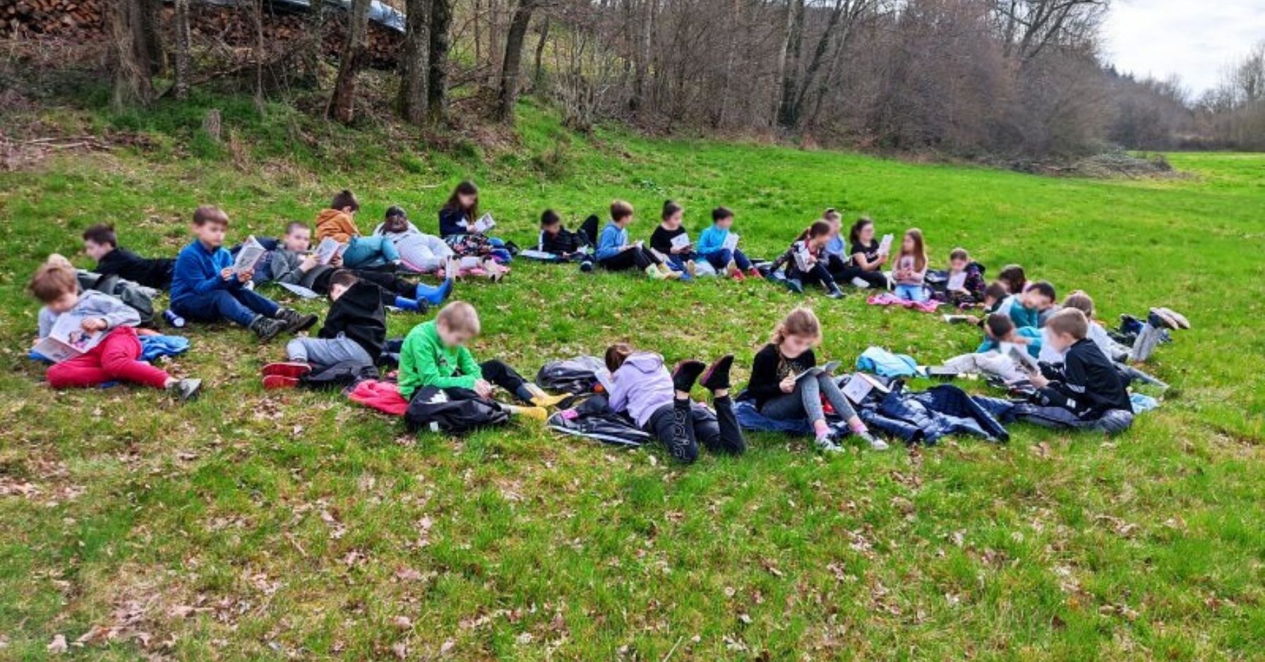 En France, 4 000 écoles expérimentent la classe dehors